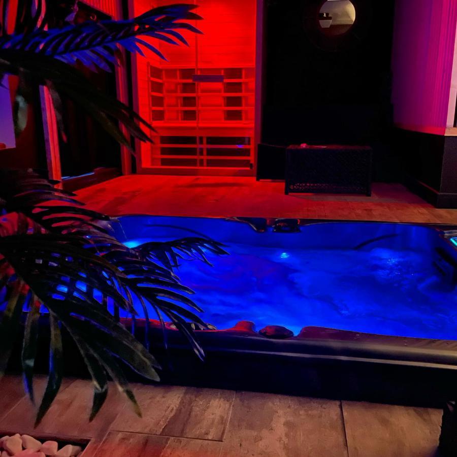 Love hotel La Jacuzzi Et Sauna Privatif